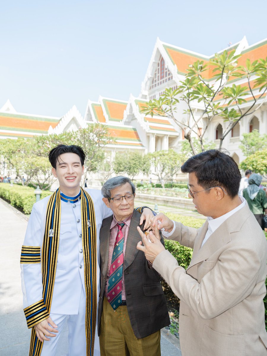 khunpolkingdom's tweet photo. ✦ Khunpol's IG update ✦ 
— 04102026 (1/5)

จบจริงๆละคับ 🎓👊🏻✨

🔗 https://t.co/ZI6DXrLaDh

KHUNPOL OFFICIALLY GRAD   

#KHUNPOLGraduationDay 
#KHUNPOL  @khunppol https://t.co/M592MYBnIm