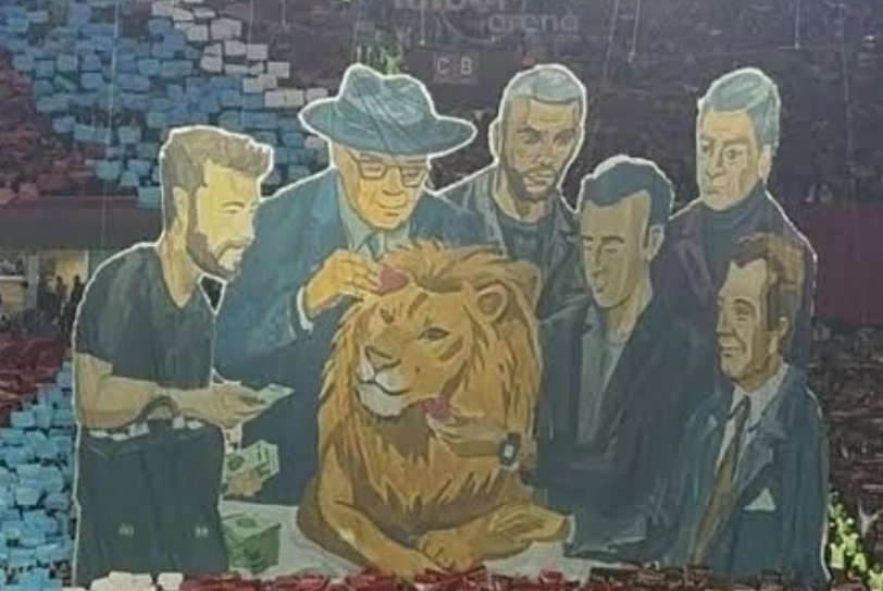 eblbn7's tweet photo. Kimse karnından konuşmasın futbolda temizlik adalet istiyorsan yapı olmasın istiyorsan Mehmet Ağar'ı inceleyeceksin. 

Bu adam ne isterse o olur. Kimse boş konuşup laf kalabalığı yapmasın. Buna kulüpler de dahil..

Konuşabiliyorlarsa bunun hakkında konuşsunlar....

Trabzonspor tribünü bunu yaptı (helal olsun). Başka da yok.

Şimdi bu adamın herkesin yanında bir fotosu vardır. Onları da atarsınız alta. Ama işte iş bu herkesle görüntü verir bir kere de olsa. Ama her zaman koruduğu bir camiadır.