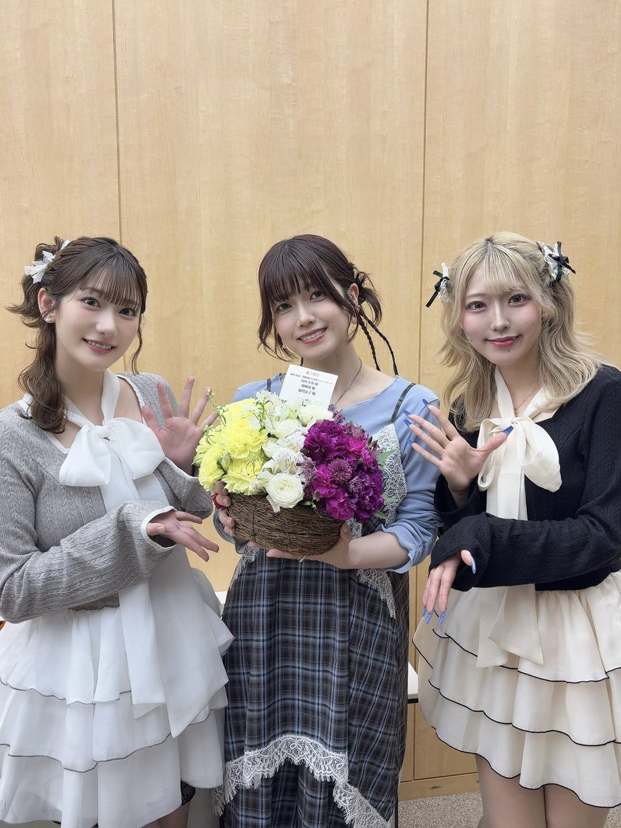 okasakimiho_PR's tweet photo. #ひとみほ
お花たち〜！！
愛を感じますありがとう〜！！！！
これからもシンデレラでいるぞ🩵✨(みほ) https://t.co/PtJ6mnmbMU