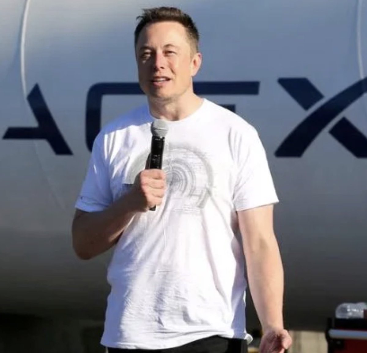 MAGAVoice's tweet photo. 🚨 JUST IN: Elon Musk just announced he will be changing the name of SpaceXAI to SpaceXSI 🔥 

“No more AI. SI. It’s better”

SUPER INTELLIGENCE IS TAKING OVER https://t.co/Jec6cgYQgc