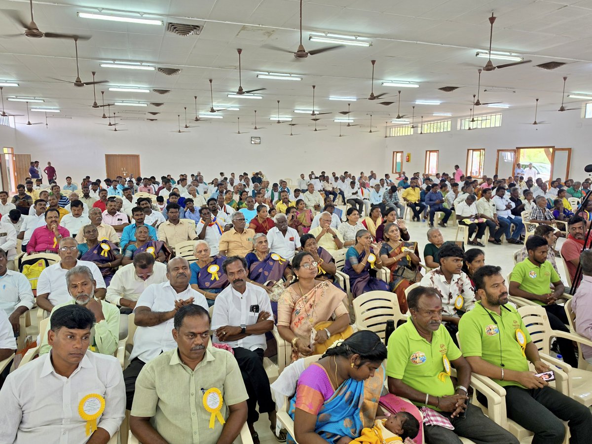 Sowmiyanbumani's tweet photo. திருநெல்வேலியில், சென்னைவாழ் நெல்லை மக்கள் நல சங்கம் சார்பில் நடைபெற்ற, தாமிரபரணியின் நலவிரும்பிகளுக்குப் பாராட்டு மற்றும் விவசாயிகள் சந்திப்பு நிகழ்ச்சியில் பங்கேற்று சிறப்பித்தபோது.!

#thamirabarani #Thirunelveli #PMK #sowmiyaanbumani https://t.co/B8H0Hj2TcA