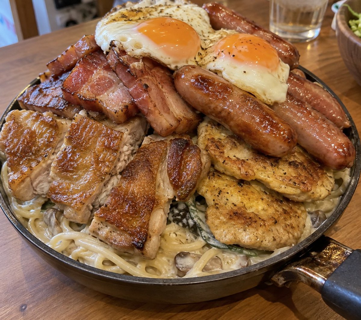 NBenmaran85901's tweet photo. 30歳独身女が作ったやけくそ肉盛りクリームパスタ。 https://t.co/NXiNHsAhRC