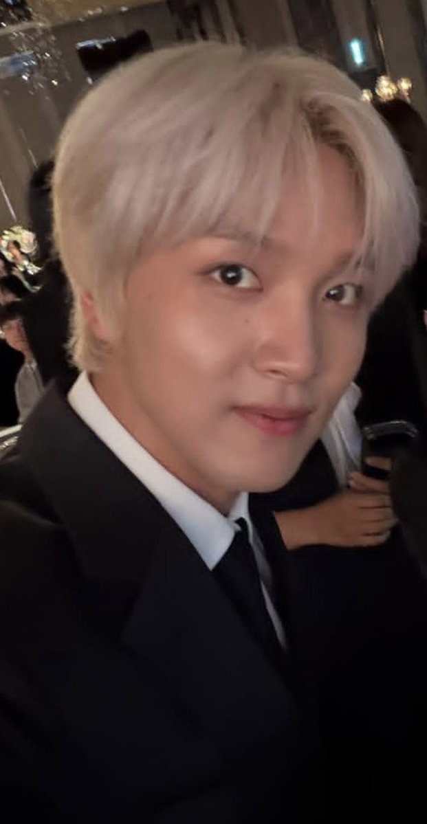 afeyeay's tweet photo. Another photo haechan blonde https://t.co/83gUx96G1F