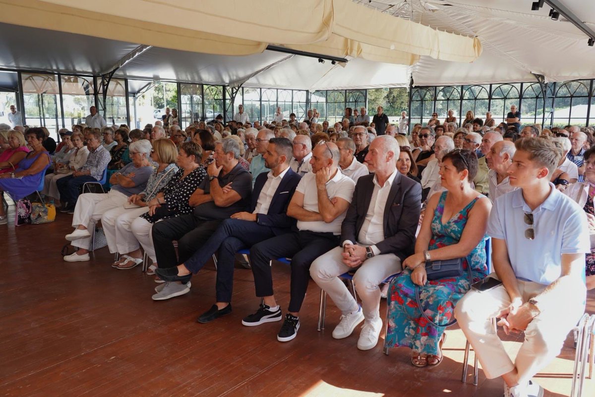 JeanLeonetti's tweet photo. La fête champêtre de l’Amicale des Antibois rassemble toutes les valeurs qu’#Antibes défend et promeut : l’amitié, la solidarité, les traditions et la transmission de la mémoire.
C’est toujours un plaisir de participer aux événements de l’amicale présidée par Daniel Mazauric. La plus ancienne association d’Antibes connaît la recette du succès en rassemblant les générations et en renforçant les liens depuis plus de 50 ans.
L’engagement des bénévoles,  
leur dynamisme sont la preuve de la vitalité du tissu associatif de notre ville. 
Je les félicite chaleureusement.