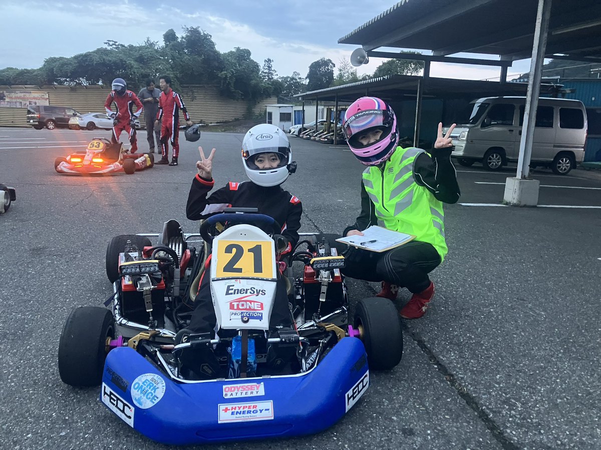 KinokostarMario's tweet photo. 10月3日
本庄サーキット
・新人訓練🔰スポーツカート
・チーム5人でレンタルカート練習
・市販車練習
・ERK撮影

今年エンジンカートデビュー🔰した子が本庄レンタルカート1分10秒（ドライ）だった子が初めてのスポーツカートでここまで来ました📹🔰
今まではレンタルカートに乗る？と聞いても「乗らない」と言っていたそうですが信じられない程です👏🏻
アルファタウリ号（我々の車両）を壊してもいいから好きなように走れ‼️と言って送りだしたらレギュラー陣の3秒落ちまで来ました🫡

最後は模擬レースでバト練
ウォルターは翌日のバギー練習に参加出来なくなったので当日急遽参加

ERK
撮影📹　
👭P1クラス優勝🏅