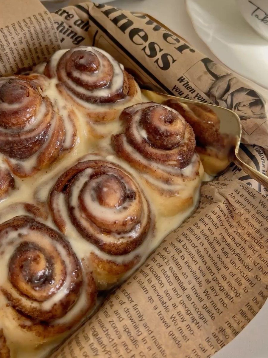 lassybees's tweet photo. happy cinnamon bun day 🧡 https://t.co/DSXST3J5M1