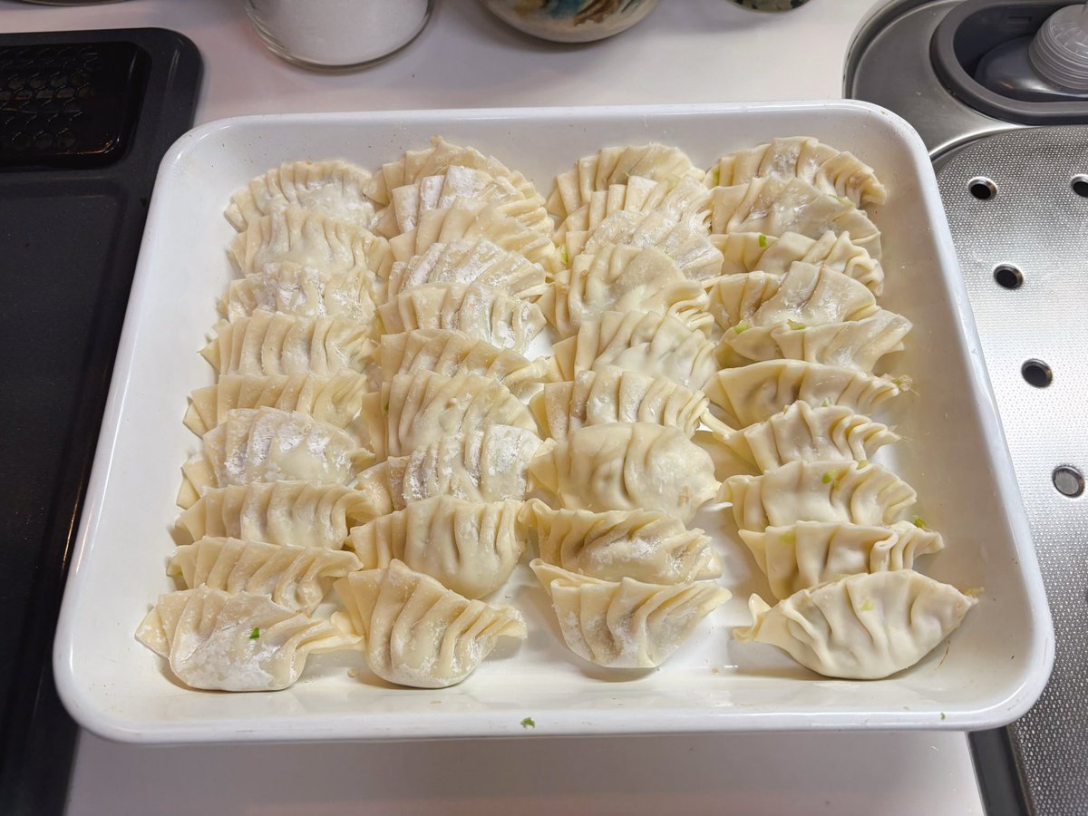 orie13a's tweet photo. ぜんぶうちの5歳が包んだ餃子です🥟🥟🥟 https://t.co/VYcIWWUurq