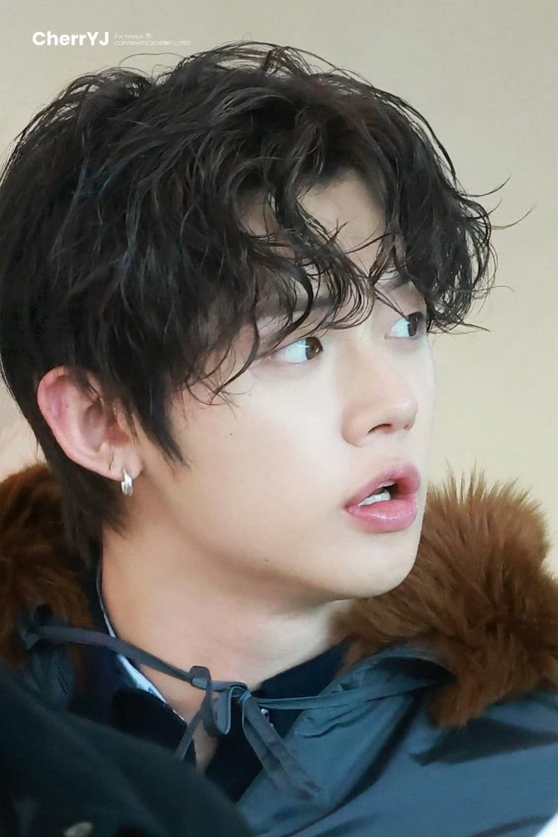 yeji82889's tweet photo. Blending temperament and fashion in the city of light.

YEONJUN MIUMIU PRINCE
#YEONJUNxMiuMiu #YEONJUN
#MiuMiuSS27 @MIUMIUofficial https://t.co/eoguaKF4U8