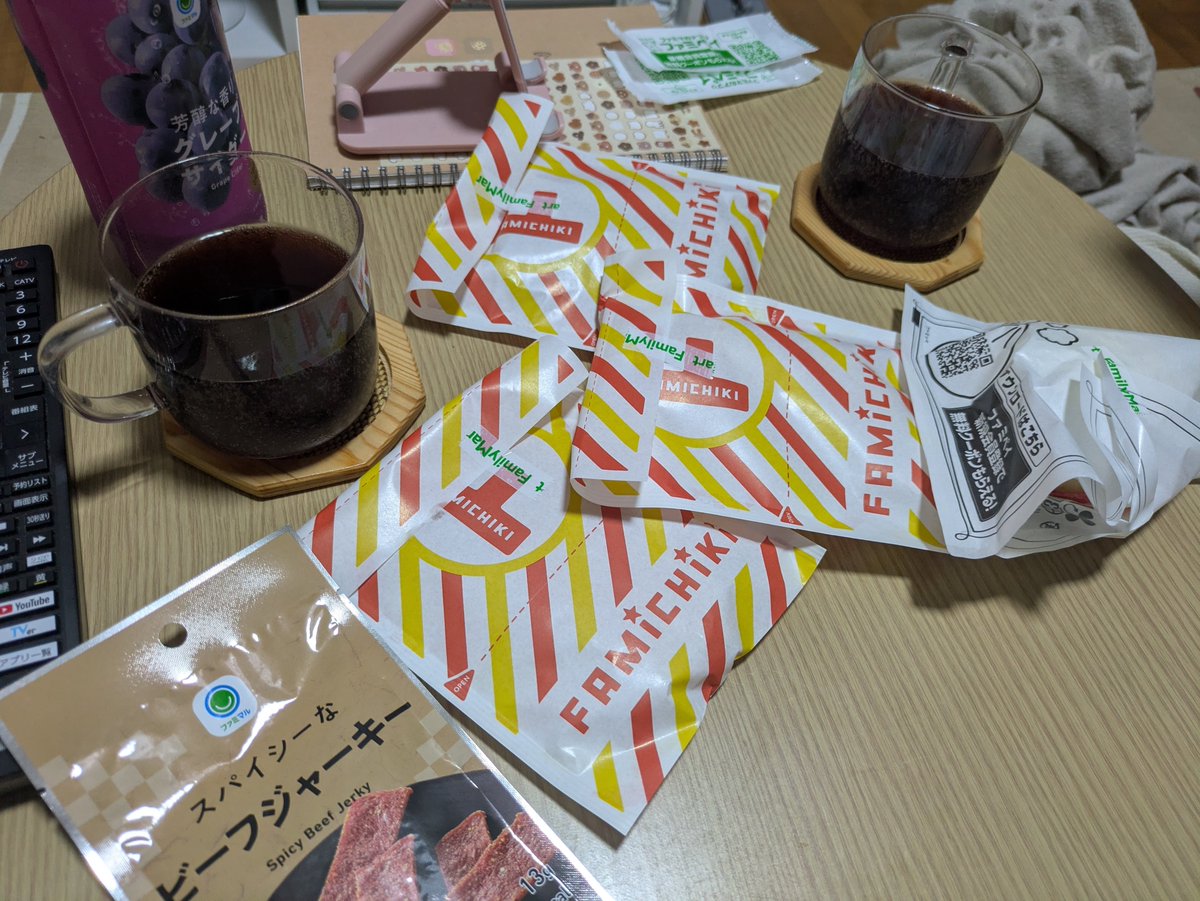 Sunshine_AKARI_'s tweet photo. コンビニのホットスナック祭りだ〜！✨️ https://t.co/kbebQcaxe7