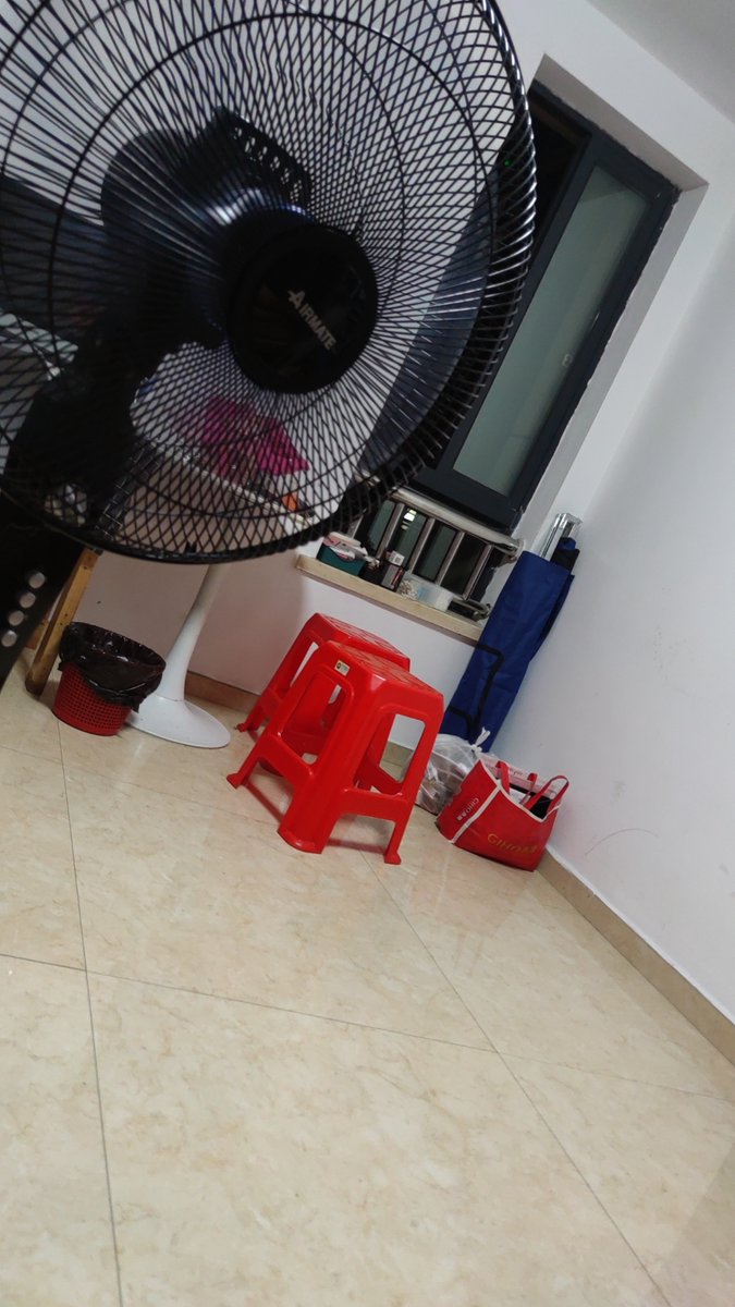 cream408896's tweet photo. Who brought sand into my fan room Wait, my friend's name is Shamu This is so funny! https://t.co/3q5VVuwT0z