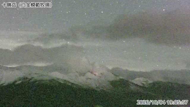 nKentaNature's tweet photo. 今夜の十勝岳しっかり火映出ててびっくり
https://t.co/YQvM8QhMML https://t.co/mOiMveZyfW