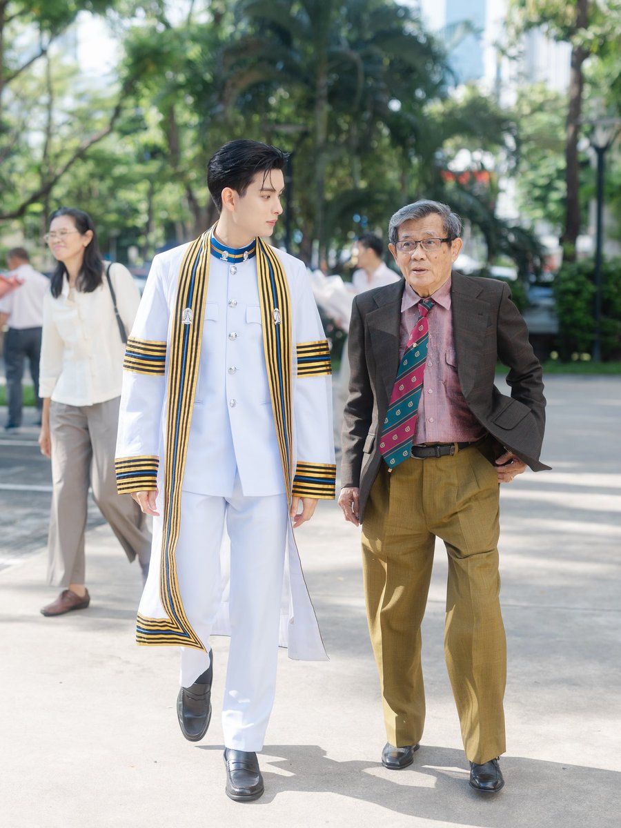 khunpolkingdom's tweet photo. ✦ Khunpol's IG update ✦ 
— 04102026 (2/5)

จบจริงๆละคับ 🎓👊🏻✨

KHUNPOL OFFICIALLY GRAD   

#KHUNPOLGraduationDay 
#KHUNPOL  @khunppol https://t.co/HZlgQwVbsS