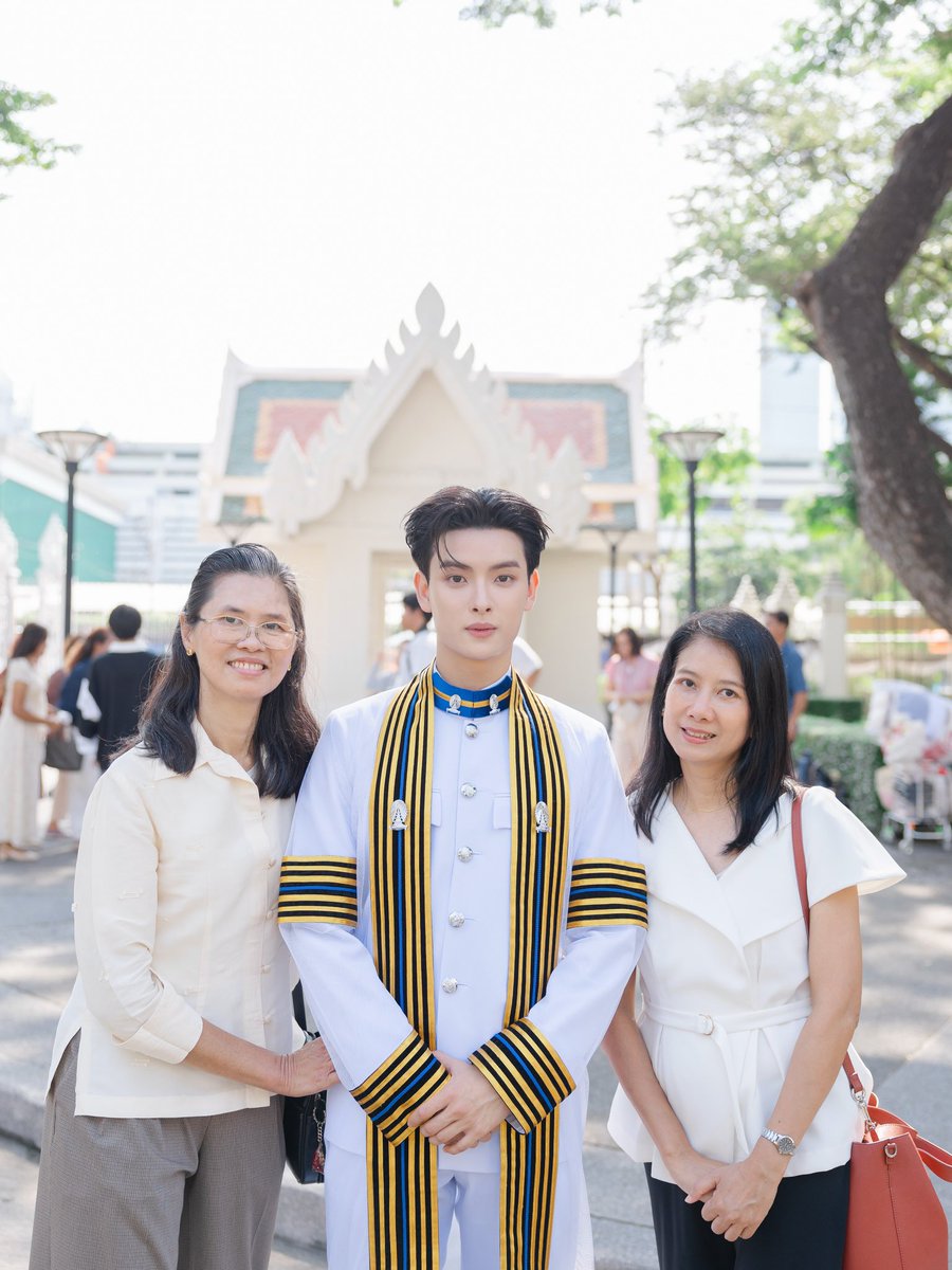 khunpolkingdom's tweet photo. ✦ Khunpol's IG update ✦ 
— 04102026 (2/5)

จบจริงๆละคับ 🎓👊🏻✨

KHUNPOL OFFICIALLY GRAD   

#KHUNPOLGraduationDay 
#KHUNPOL  @khunppol https://t.co/HZlgQwVbsS