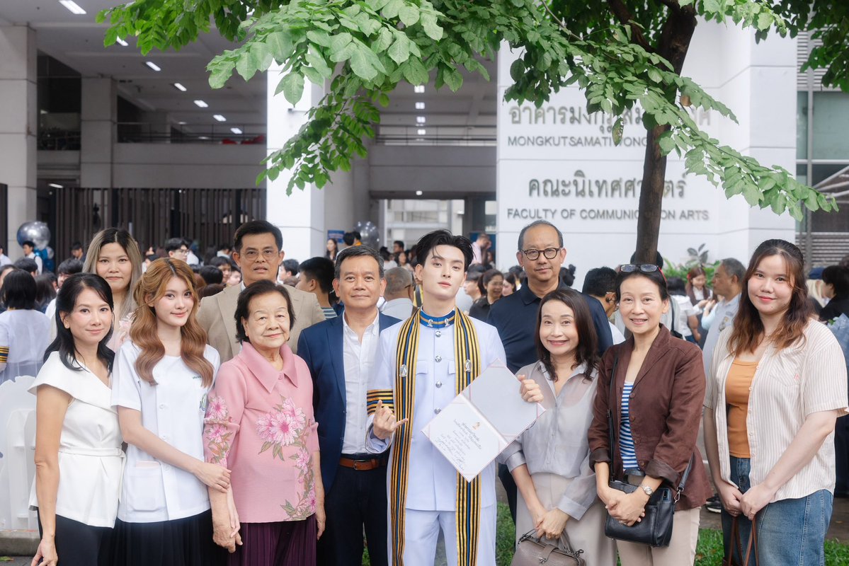 khunpolkingdom's tweet photo. ✦ Khunpol's IG update ✦ 
— 04102026 (3/5)

จบจริงๆละคับ 🎓👊🏻✨

KHUNPOL OFFICIALLY GRAD   

#KHUNPOLGraduationDay 
#KHUNPOL  @khunppol https://t.co/UHaXbiSeld
