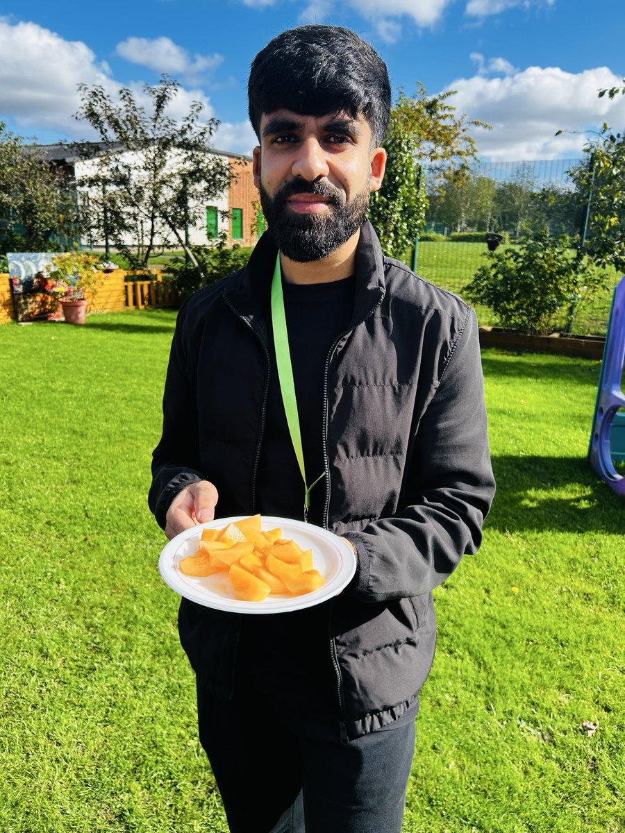 deeplishcc's tweet photo. October Harvest at @deeplishcc
melons, chillies, pumpkins & fresh veg harvested, cooked & tasted by community members & our little gardeners. Plot to plate!
Thank you to Action together’s Climate cooperative’s Fund
#Deeplish #CommunityGarden, @RochdaleCouncil @WeActTogether https://t.co/DWWAqmBOxO