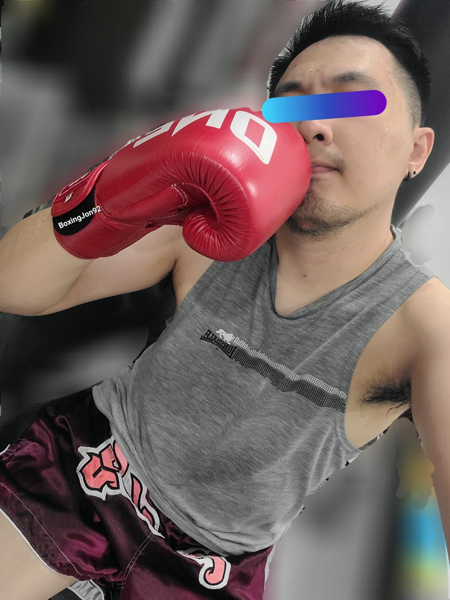 BoxingJon92's tweet photo. Sunday light workout 🥊🥊 
Trying new pose... But didn't work it I suppose? 🤭🤣 https://t.co/hahnmPGh49
