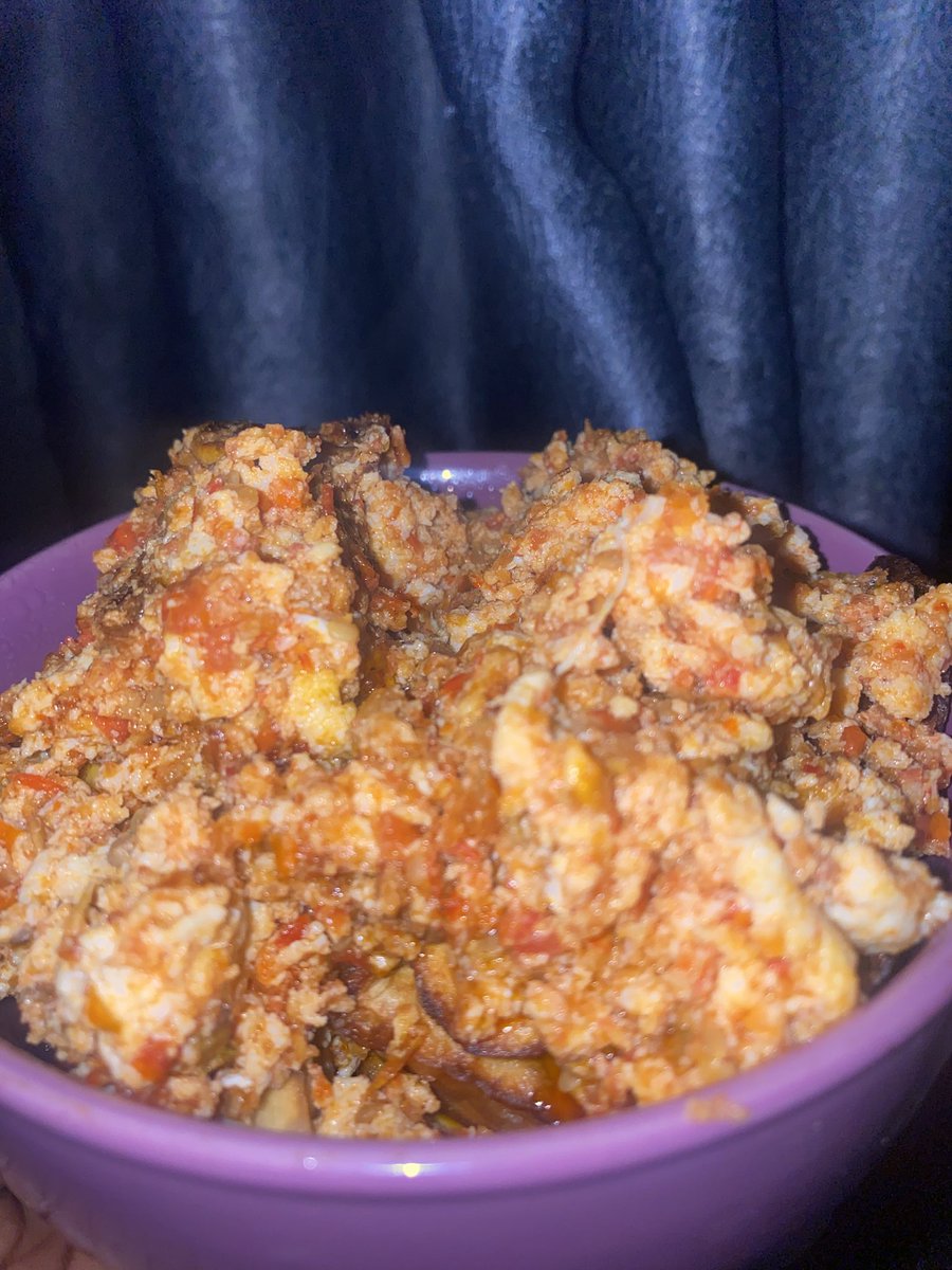 faitheniola93's tweet photo. Egg sauce for and a plantain https://t.co/2RIA1VIZrh