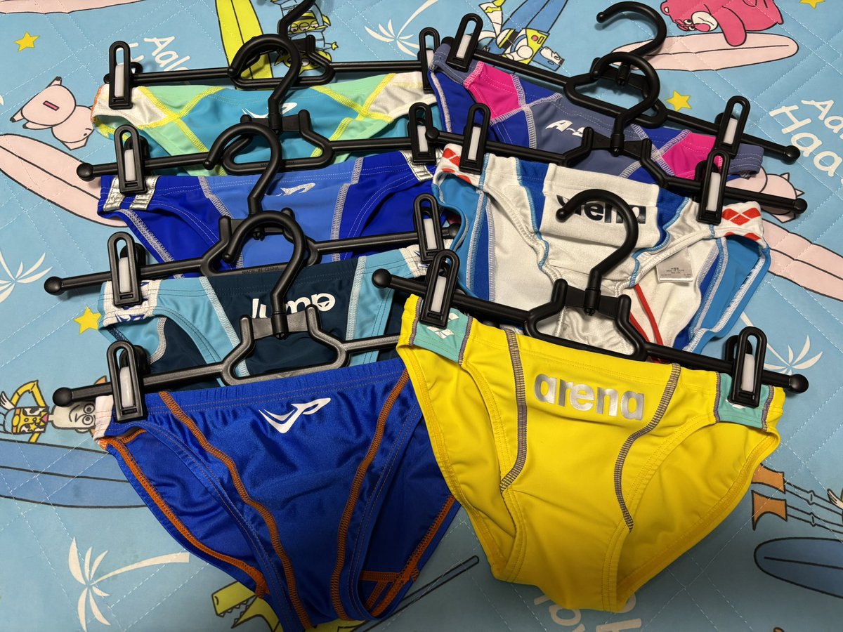 kyopan_daisuki's tweet photo. 火曜に持っていく競パン☺���
珍しくASURFとトムスポの黄色☺️
あと1枚追加☺️
 #JUMP競パン
 #arena
 #ASURF https://t.co/IfvU1rX1A9
