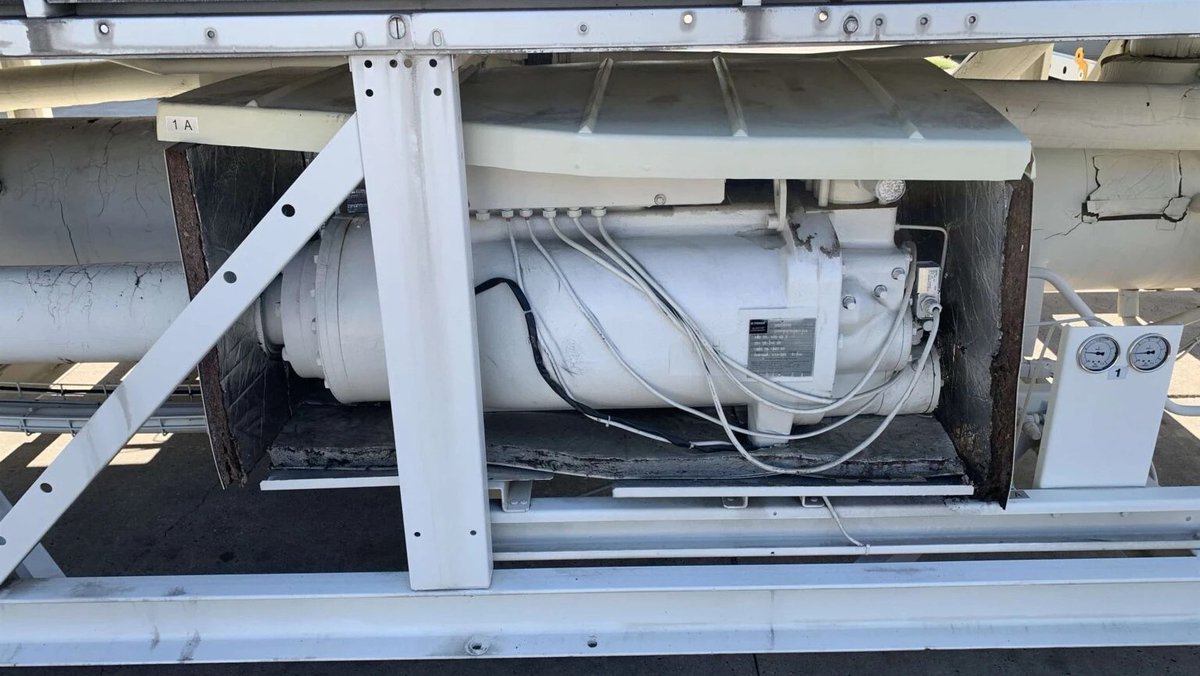 myclima_gr's tweet photo. Μεταχειρισμένος αερόψυκτος Ψύκτης Trane 648kw (12/7-35°C) ψύξη,όρια ρύθμισης ψύξης -12 έως +18οC, μοντέλο 2009,2 ψυκτικά κυκλώματα,2 συμπιεστές Trane screw,ψυκτικό ρευστό R134a.Παράδοση σε 2-3 εβδομάδες. Σε καλή κατάσταση. Βρείτε το ψυκτικό μηχάνημα https://t.co/snqELgnMCV https://t.co/erfpcaCnb4