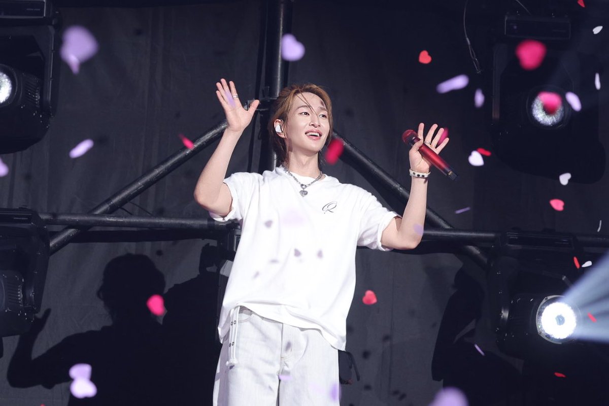 ONEW_GRIFFIN's tweet photo. 온유, 타이베이 단독 콘서트서 신곡 챌린지 선공개

https://t.co/vsMRpI0sYW

#온유 #ONEW
#ONEWTHELIVE #ONEW_THE_LIVE_Q https://t.co/1wzz3KW7HD
