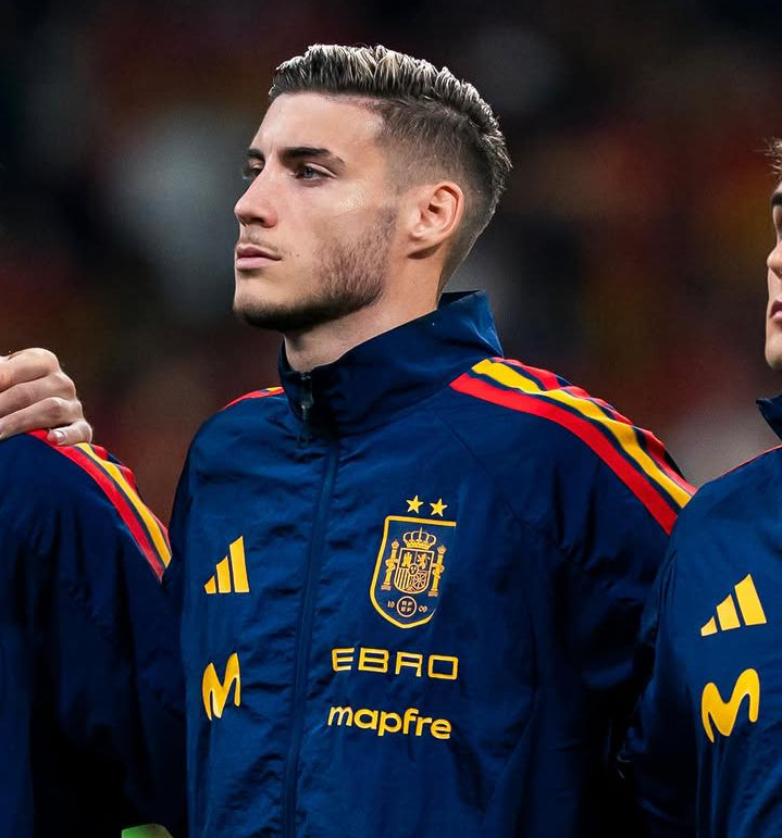 SeleccionRojita's tweet photo. Roberto Fernández en Instagram tras su debut ayer. 🇪🇸

En 2024 estaba en 1RFEF. Un currante. https://t.co/Fh25RtYaRq