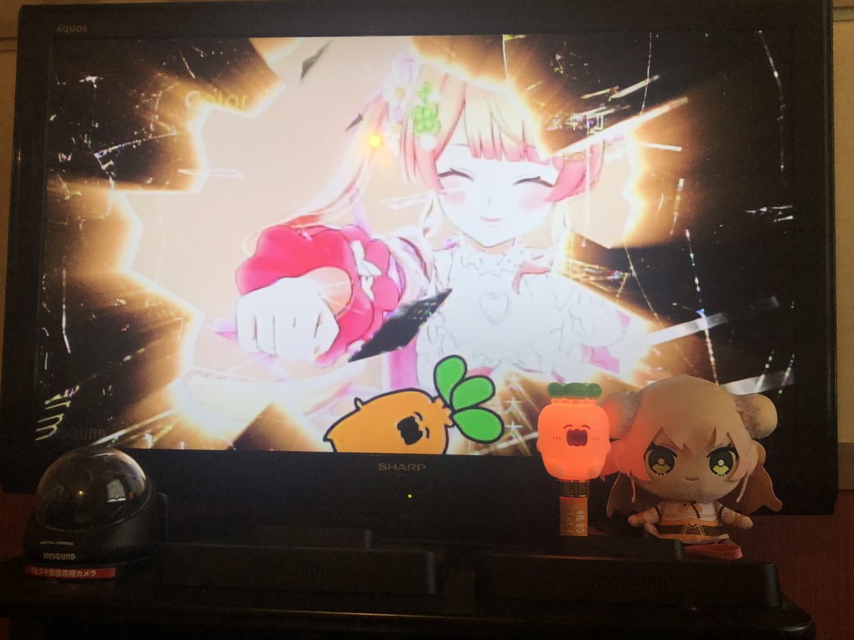 Saber_qma's tweet photo. ねねちのみるハコ見て来ました！
観客席がズラッとなる景色を見ると、このペンライトの光の一部にこの時なれてたんだなと実感出来るのが良い…‼︎
現地参戦当日は風邪治ったばかりで声出しを全く出来なかったので今全力でコールしてきました。
fesメドレーの破壊力エグすぎんよ…
#桃鈴ねね
#みるハコ https://t.co/Nnnf0RpgVL