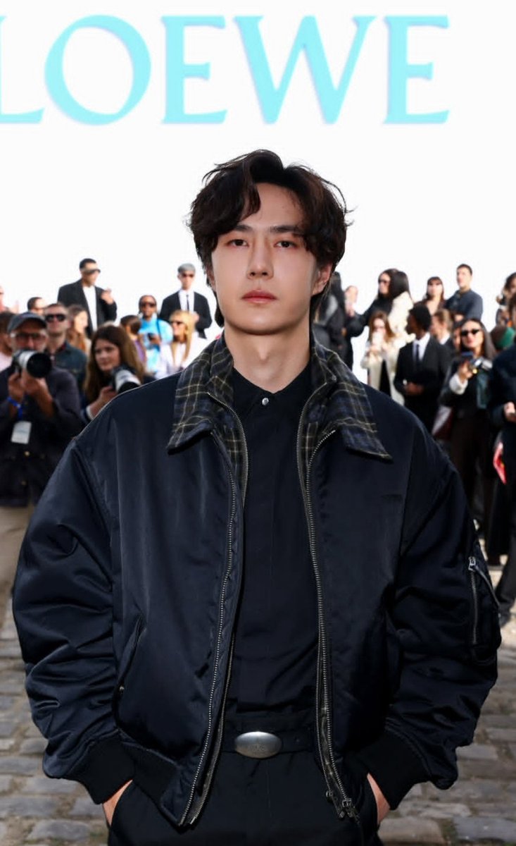 FashionistD's tweet photo. #WANGYIBO stuns for LOEWE https://t.co/GKelAirXFb