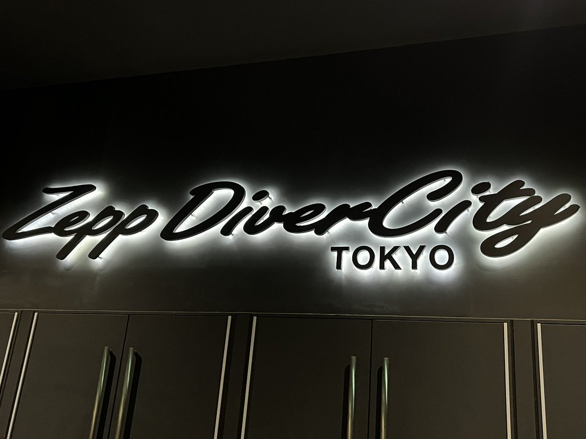 chankotomozo's tweet photo. Chageさん東京ライブ終了！

今日もめちゃくちゃよかったし、めちゃくちゃ声すごかったー！😍
今日は遠かったけど、その距離でもカッコよくてセクシーだった💕

そして、早見優さんが！還暦であの衣装とスタイルすご！
やっぱりChageさんはデレついてた🤭

#ChageLiveTour2026
#OneLove
#Chage
#早見優 https://t.co/1LbEcvxgqu