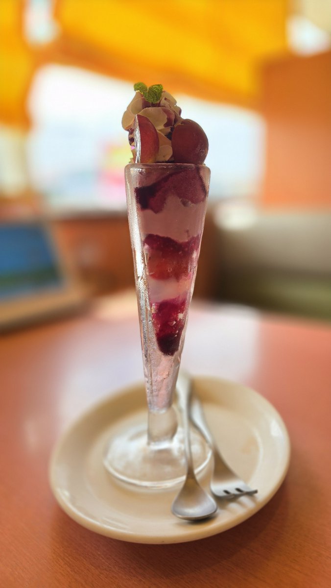 Kingyo_Island's tweet photo. 遅めの夏休み最終日は岩盤浴へ😌
デニーズで食べたパフェはめっちゃ美味しかったけど、ずっとぐらぐらしてた☺️
#パフェ #デニーズ 
#まっぷたつパフェ https://t.co/kg10R09T78