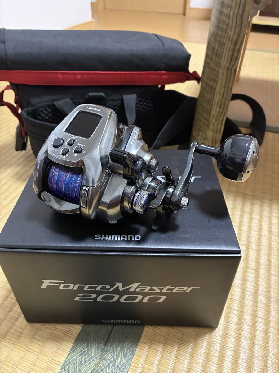 borudo_ru2005's tweet photo. あーあ…
物欲に負けて買っちゃった…
使う予定当分無いのに🤣

初電動リール。機能がいっぱいで、訳がわからん😅
取説が分厚くてビビってるwww

キャスティングの店員さんの接客良くて、気持ち良かった！
またキャスティング行こうって思える！
お買い物気分いいのは、久々だなぁ。 https://t.co/MupyYhGyKz