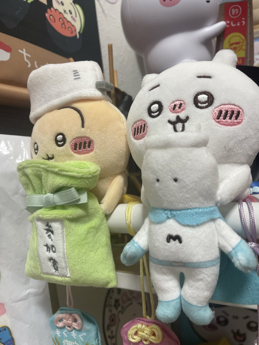 kenken32273151's tweet photo. 1週間頑張った報酬に
デスクトップから見守るひっかけぬいぐるみGET❣️
ちいかわ祭壇に飾ったよ！
ハチワレは特別に…
#ちいかわ
#ちい活 https://t.co/Z8BPWCjho0