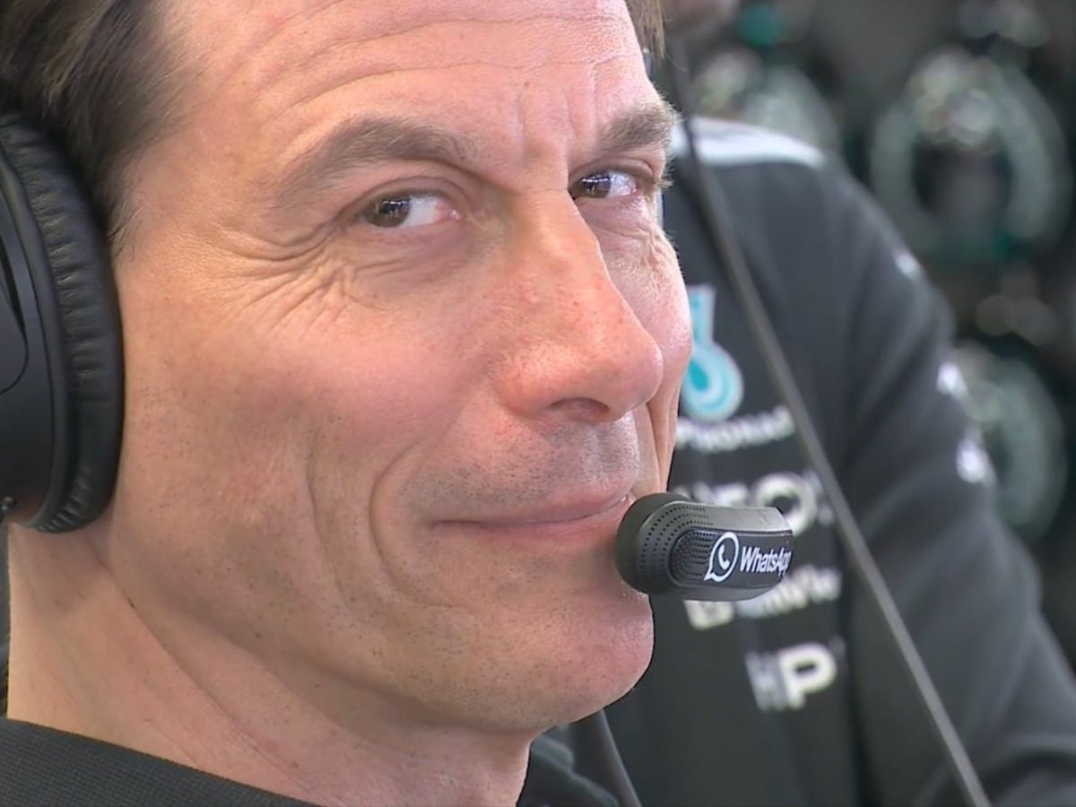 riggedvexy's tweet photo. toto turning off russell's engine to give hamilton a podium https://t.co/jBydoC4oex