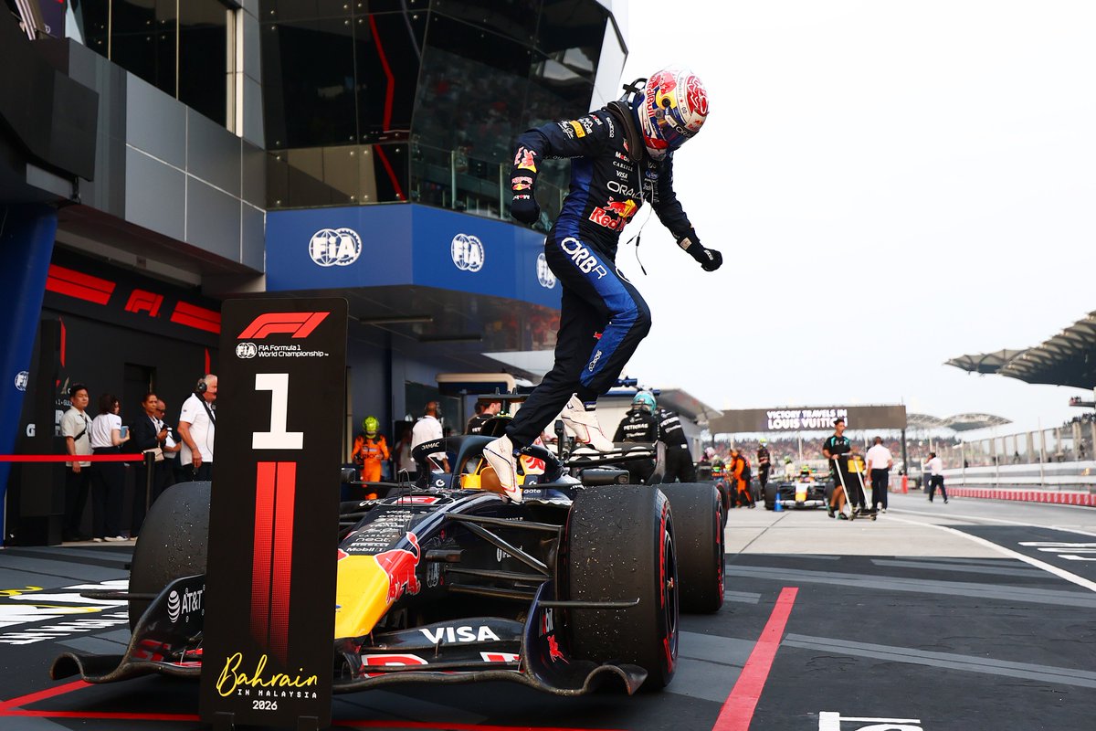 F1's tweet photo. Back on top ☝️

#F1 #BahrainGP https://t.co/y76kctRF14