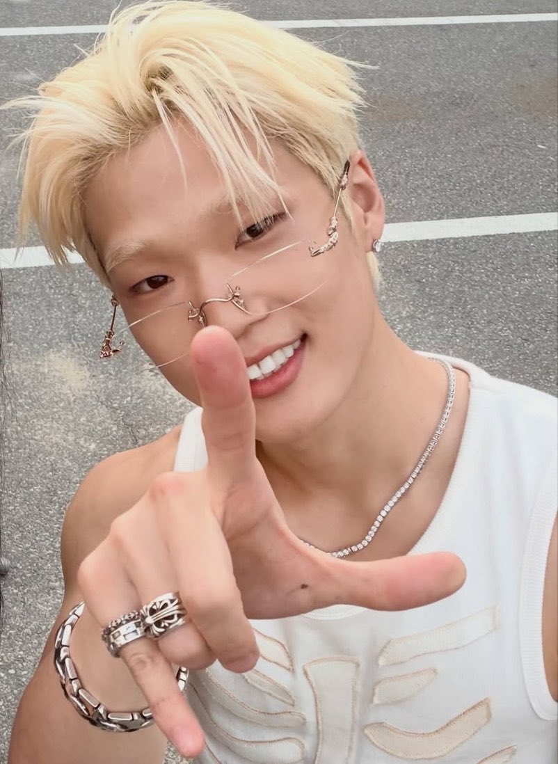 haonindaeyo's tweet photo. GORGEOUS BLONDE KING HAON OMFG 🤤 https://t.co/abjsI3zPW8