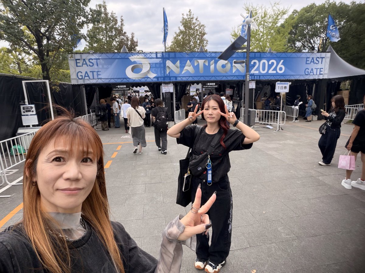 3142black's tweet photo. 今日はお台場✨️
エーネーション2026
今年もエーネ来ました😊
お昼到着でヘアアレンジしてもらったり
ayuスタンプペタペタしたりと
お台場でのエーネいいわ！！
今年も見やすい席☺️
ピコ太郎とタッチできた😆 https://t.co/1CFBd65PyK