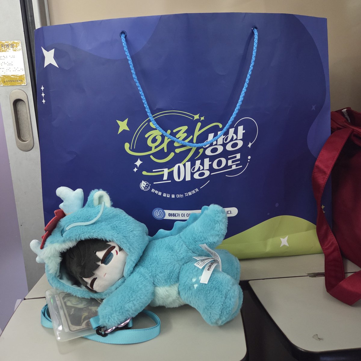 M_Cloud0907's tweet photo. 말도 많고 탈도 많던 호요랜드 드디어 하산
우리 내년에 보는데 내년엔 굿즈 좀 개선해서 철야로 만나지 말자;;; https://t.co/CXY4aldnCk