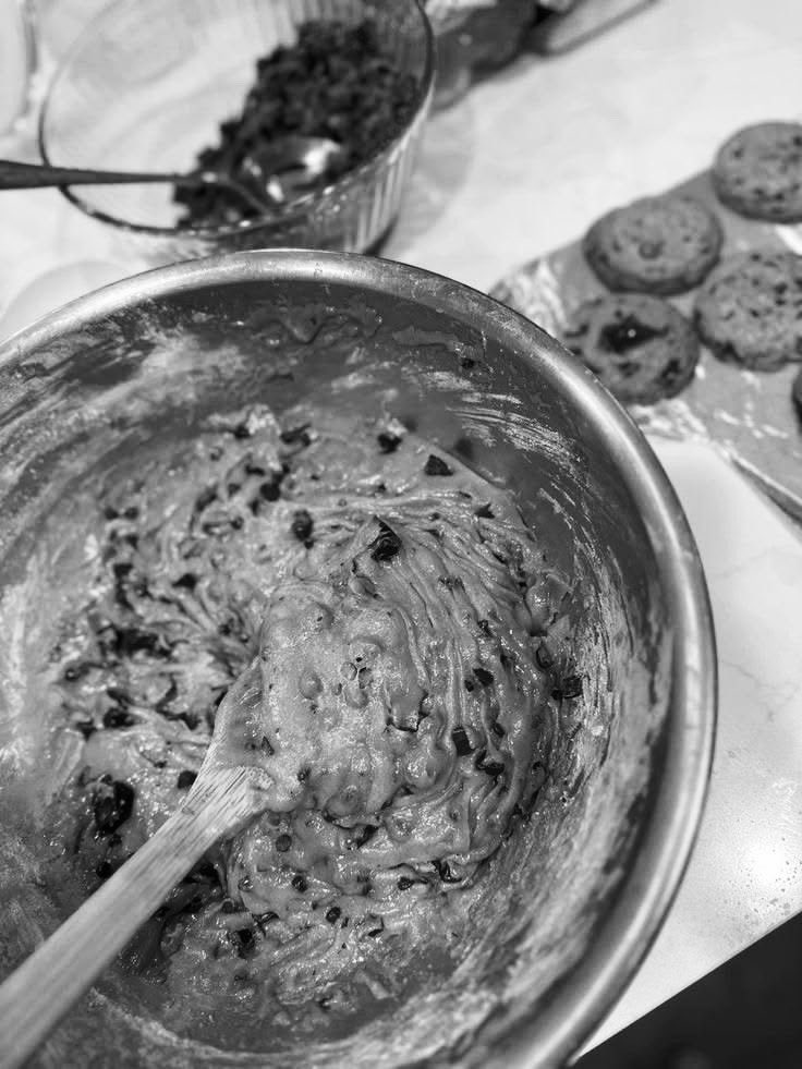 pendarpijar's tweet photo. ㅤㅤㅤ

⚲ 𝗞𝗲𝗱𝗶𝗮𝗺𝗮𝗻 𝗦𝗮𝘀𝘁𝗿𝗮𝘄𝗶𝗷𝗮𝘆𝗮

Dari Bandung langsung cus ke rumah kak Mika buat bikin cookies! 🤓

Kalau timbanganku jarumnya makin hari makin ke kanan, sudah jelas siapa pelakunya.

ㅤㅤㅤ https://t.co/KMgxyQws5M