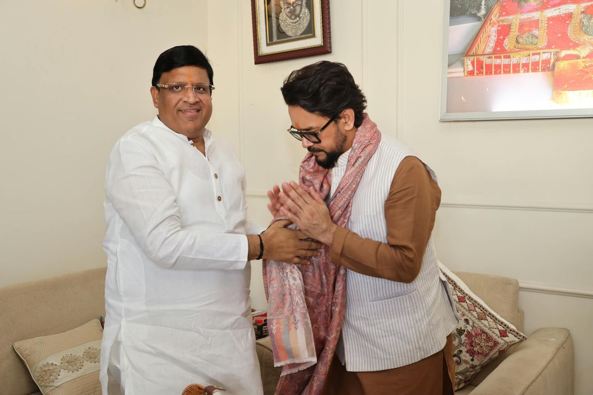 VipulGoelBJP's tweet photo. आज फरीदाबाद के सेक्टर-15 स्थित अपने आवास पर पूर्व केंद्रीय मंत्री एवं सांसद श्री @Anurag_Office जी का स्वागत एवं अभिनंदन किया।

इस अवसर पर उनके साथ विभिन्न सामाजिक एवं समसामयिक विषयों पर आत्मीय संवाद हुआ। उनका स्नेह, सहजता और ऊर्जा सदैव प्रेरित करती है।

#VipulGoel #AnuragThakur #Faridabad #Haryana #FaridabadNews #विपुल_गोयल