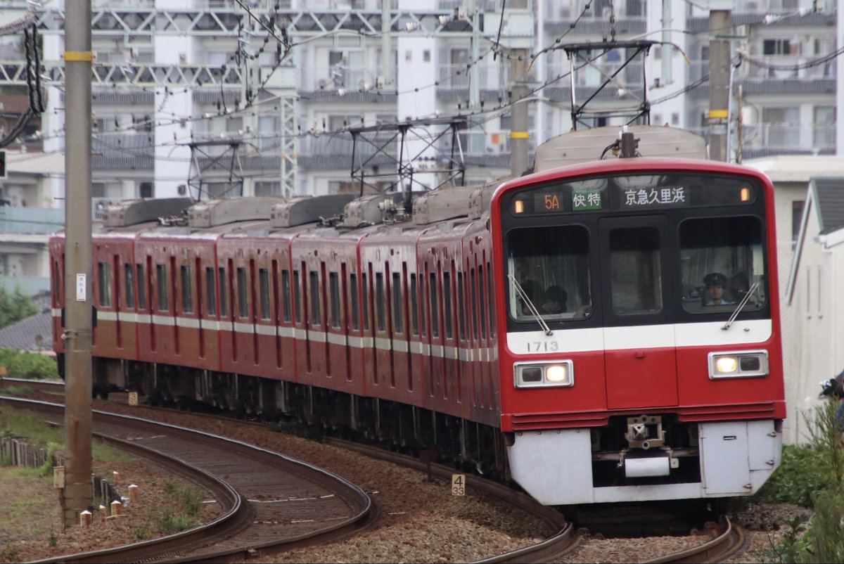 BCHRsFxmj725949's tweet photo. 5A 快特 泉岳寺、三崎口行き 1500形 1713編成

杉田駅〜屏風浦駅間にて https://t.co/UVDsUhRoOI