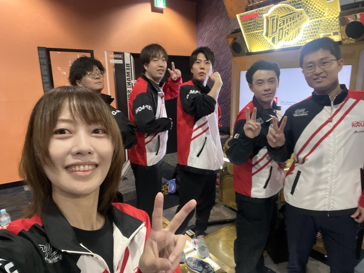 sia_pi's tweet photo. 合同練習でポスト忘れてたけど生まれました！39！👶
昨年につづいて今年もチームメンバーと誕生日を過ごしてました🐾なんとも自分らしい。
いつも支えてくれる人、応援してくださる方々のおかげで日々頑張れてます！めちゃめちゃ感謝🌟

年一リスト貼らせてください😚

https://t.co/oLXG8vuwSs https://t.co/rR6Mvyfoa2