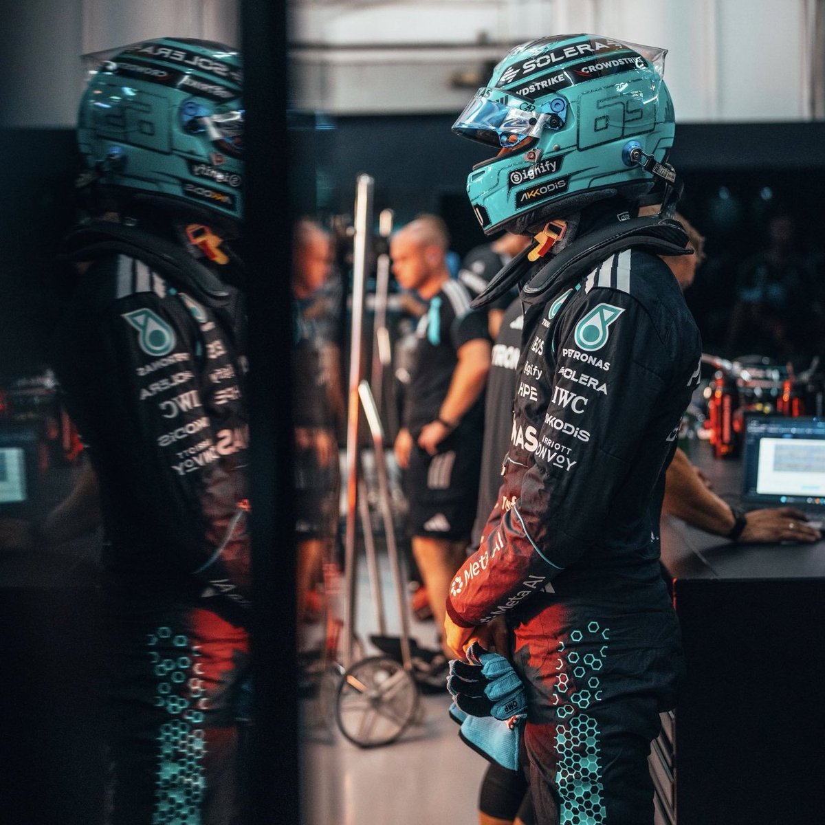 MercedesAMGPCF1's tweet photo. 💔Heartbroken for George, I'm speechless.

We're all right behind you, George https://t.co/PnqwRSqkcA