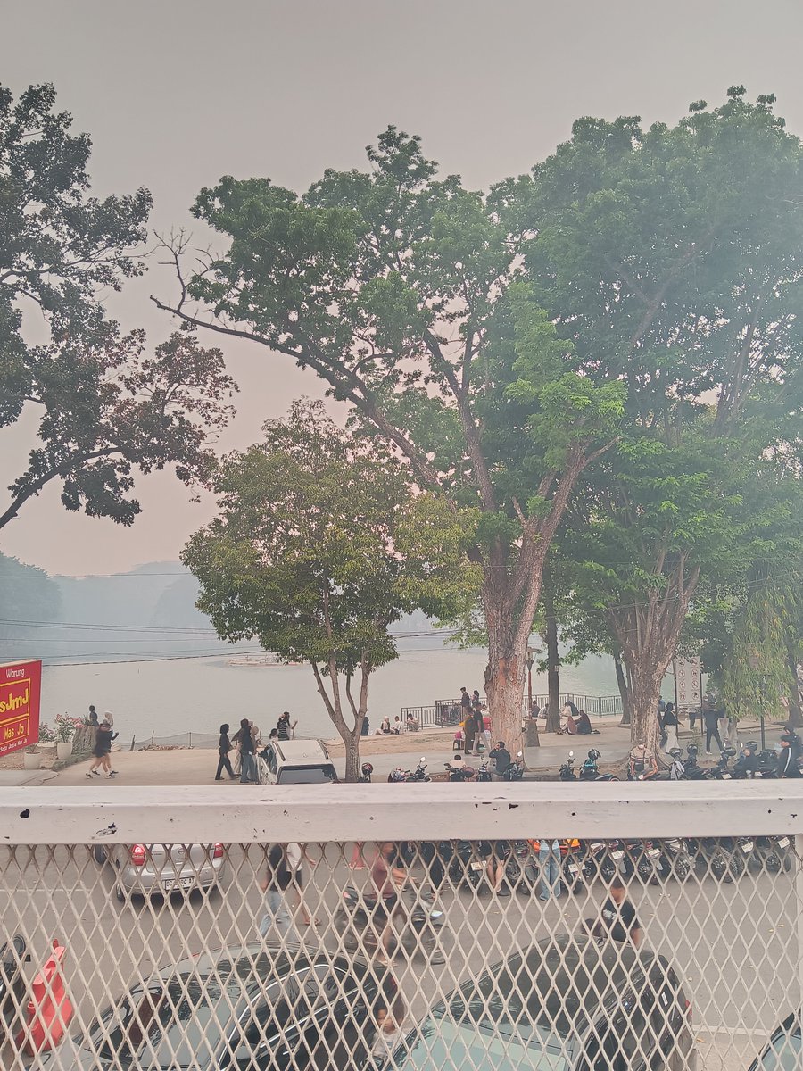 winkwon's tweet photo. Palembang kita blur ~
Kabut asap di Palembang masih pekat banget 😭😭
#PRAYFORPALEMBANG https://t.co/F6HjTtwAd5
