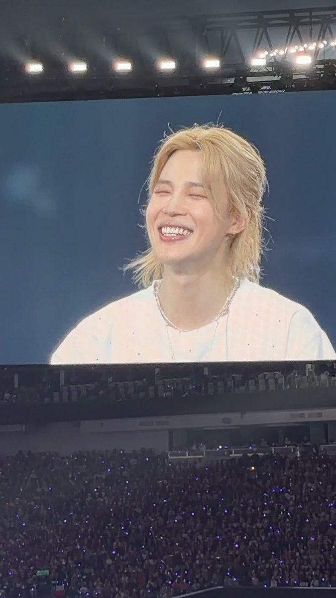 babymimiv's tweet photo. Jimin's smile on the big screen is everything https://t.co/pIuDJ42rBr
