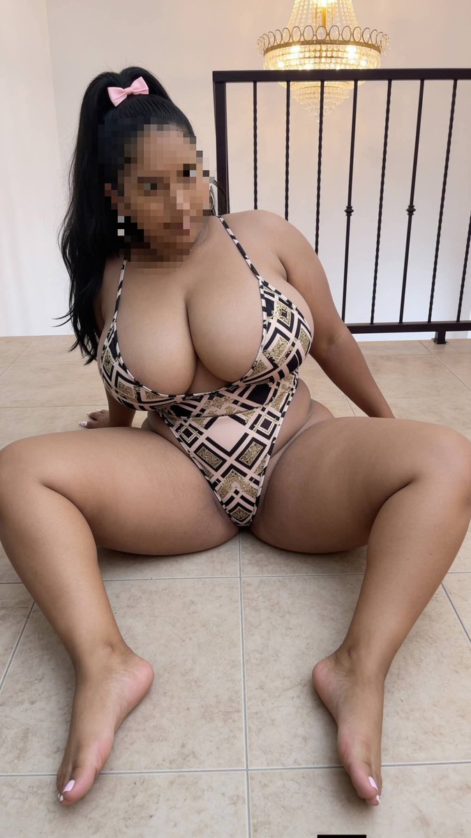 ValeRivCruz's tweet photo. Para mí cumpleaños en mi fiesta cojere con 6 chicos en mi cuarto esa es una de mis fantasías y que acaben en mis senla  y que mi marido me limpie con su lengua mis tetas https://t.co/ck9lXtAjCc