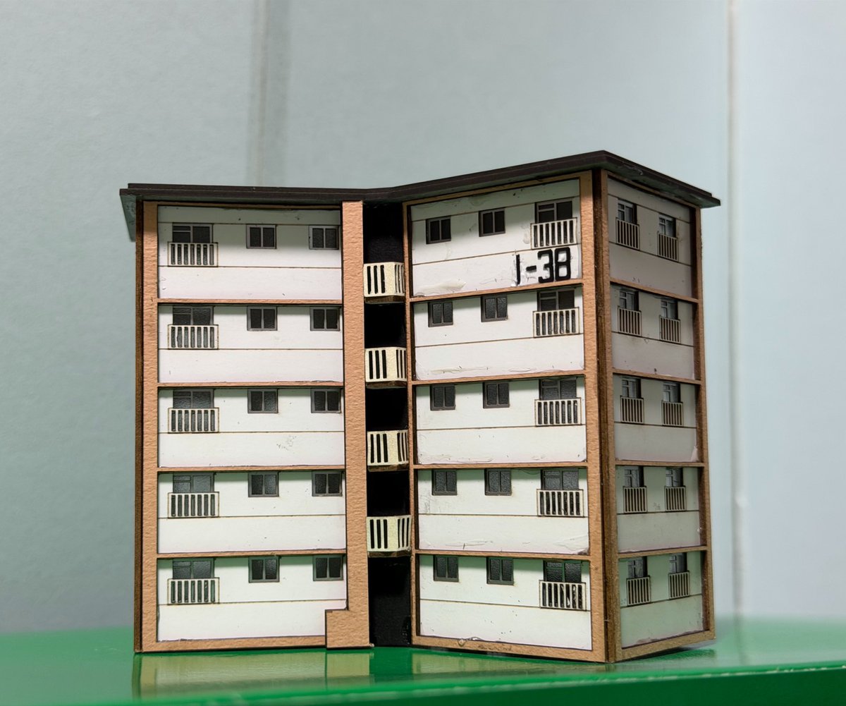 MaruiWorks's tweet photo. スターハウス4棟目です。
角度の修正と、壁面の形状を見直しました。完成度は徐々に上がってますが、踊り場の手すりは改良の余地ありです。 https://t.co/5d9shpZ3Rz