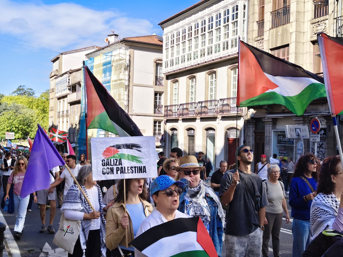 obloque's tweet photo. Unha vez máis o pobo galego demostra o seu apoio a causa de Palestina. Exiximos parar xa a barbarie e o xenocio do pobo palestino a mans de Israel, co apoio de USA.

#GalizaConPalestina #PalestinaVencerá https://t.co/BPCuMcQfAr