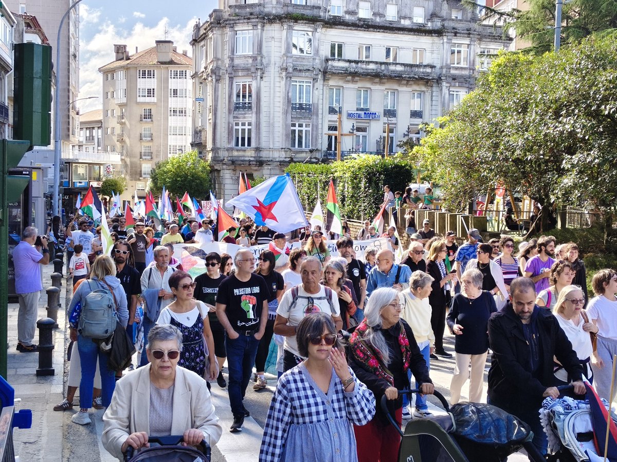 obloque's tweet photo. Unha vez máis o pobo galego demostra o seu apoio a causa de Palestina. Exiximos parar xa a barbarie e o xenocio do pobo palestino a mans de Israel, co apoio de USA.

#GalizaConPalestina #PalestinaVencerá https://t.co/BPCuMcQfAr
