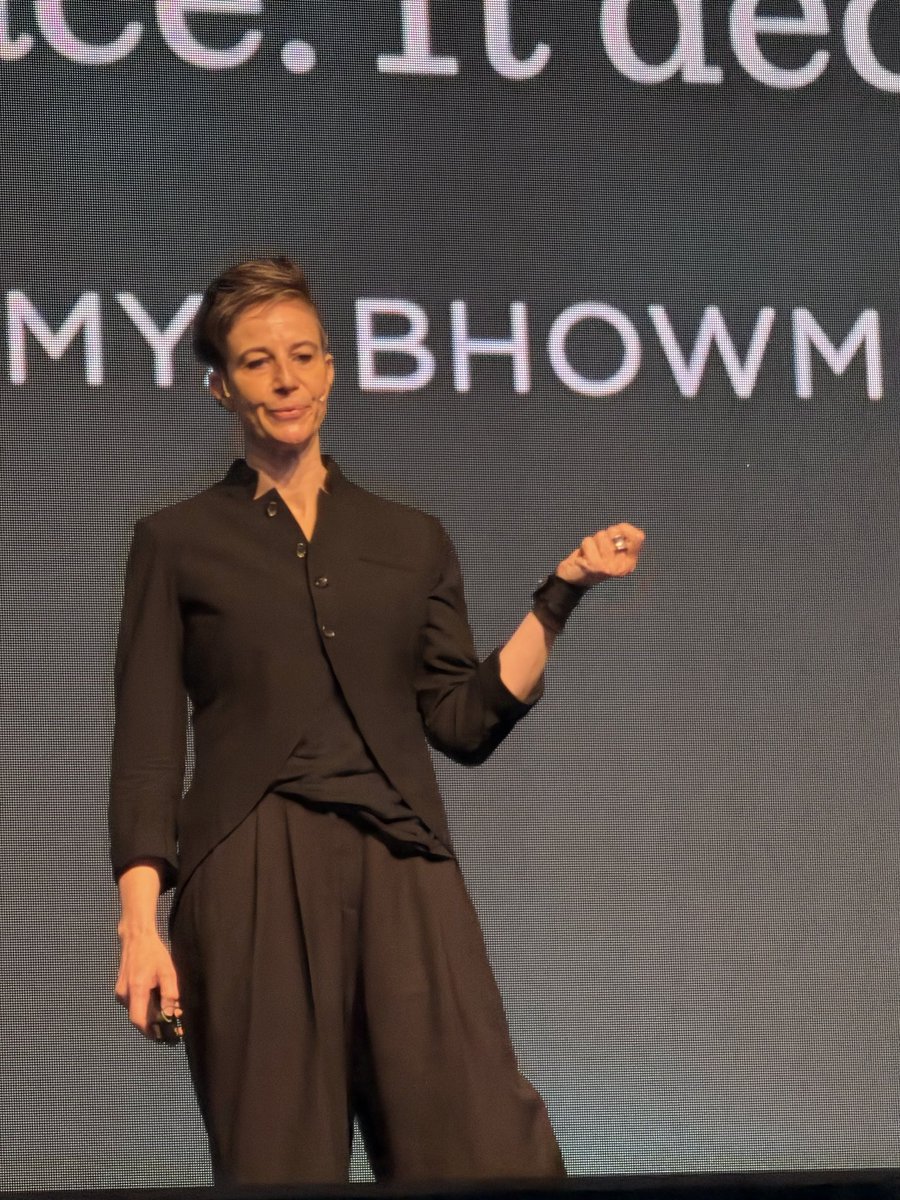 DesignUpConf's tweet photo. Courage. Connection. And care. Design for the body in the room.  Enlightening talk by @alyshanaples #dup26 https://t.co/l4W8Chlq94