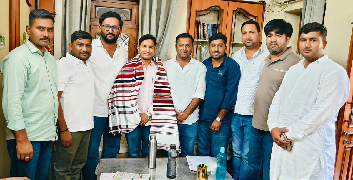 AzharBarmer's tweet photo. पूर्व प्रधान शिव श्री उदाराम जी मेघवाल के सुपुत्र एडवोकेट श्री हरीश मेघवाल के कांग्रेस परिवार में शामिल होने पर उनका स्वागत एव अभिनंदन कर उन्हें बधाई दी।

आशा है कि आप पूरी निष्ठा और सक्रियता के साथ कांग्रेस संगठन को मजबूत करने में अपनी भूमिका निभाएंगे। https://t.co/4wWmlP2SKM