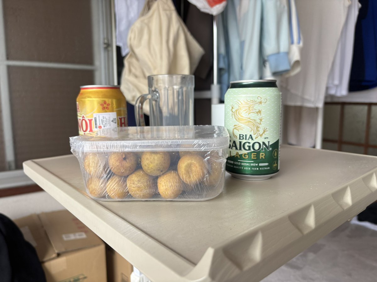 karuru0221's tweet photo. ローガンとベトナムの酒を頂きました。
ごっちゃんし https://t.co/zEJNdqD2bs